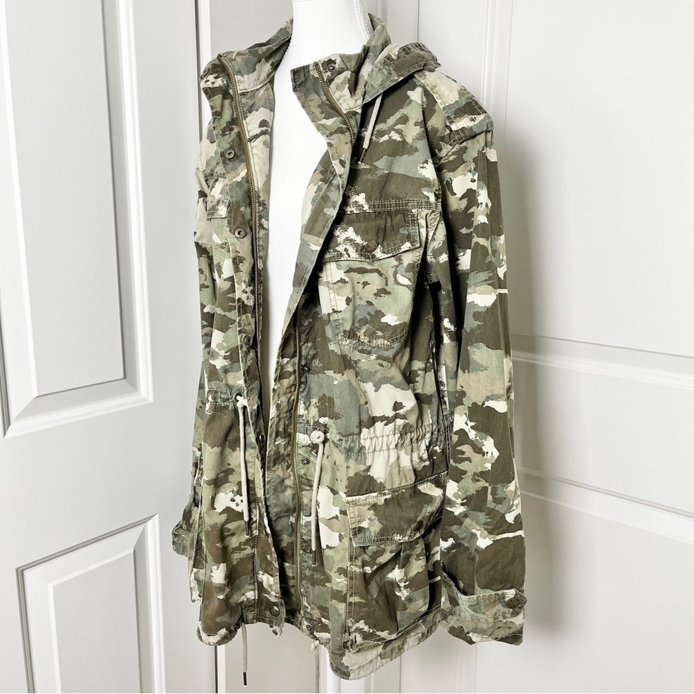 Aritzia Talula Hooded Camouflage Print Utilitarian Cargo Jacket - Size Medium - Picture 7 of 16